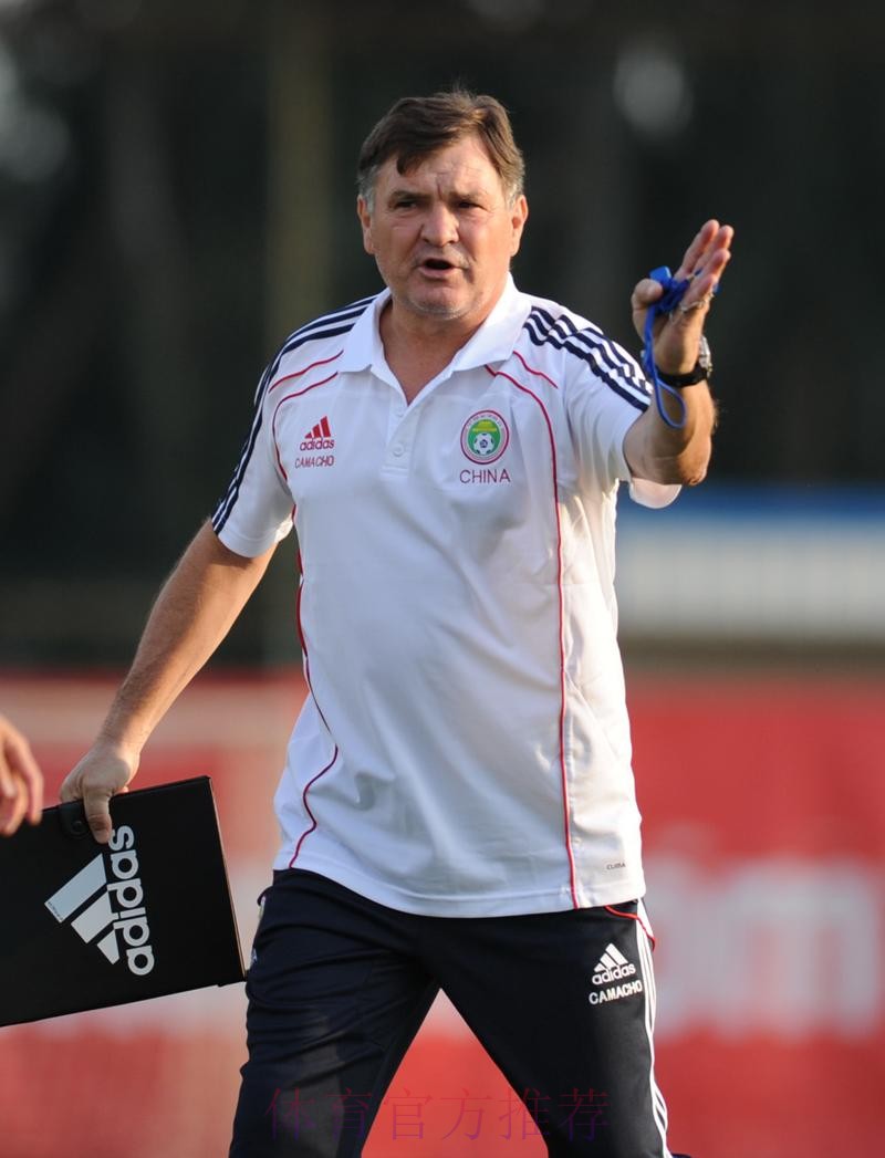 国足走进北京现代顺义工厂 卡马乔庆贺58岁生日